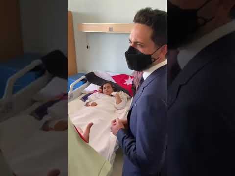 ولي العهد يزور الاطفال المصابين من غزة في المدينة الطبية .. فيديو