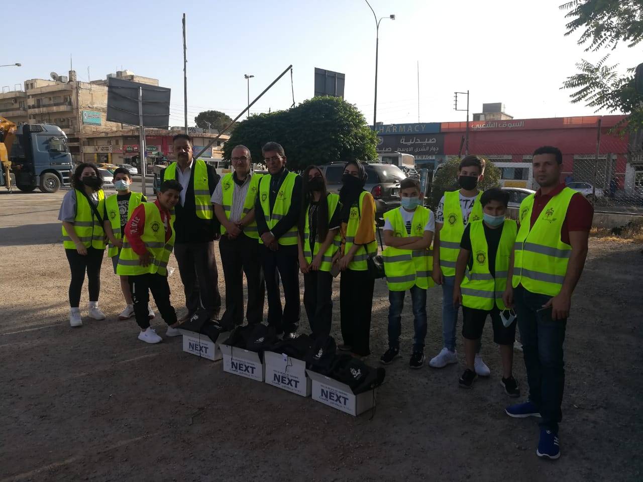 جمعية الاصايل للأبداع والفن التشكيلي توزع أكياس خاصة بالسيارات بالعاصمة والمفرق .. صور 