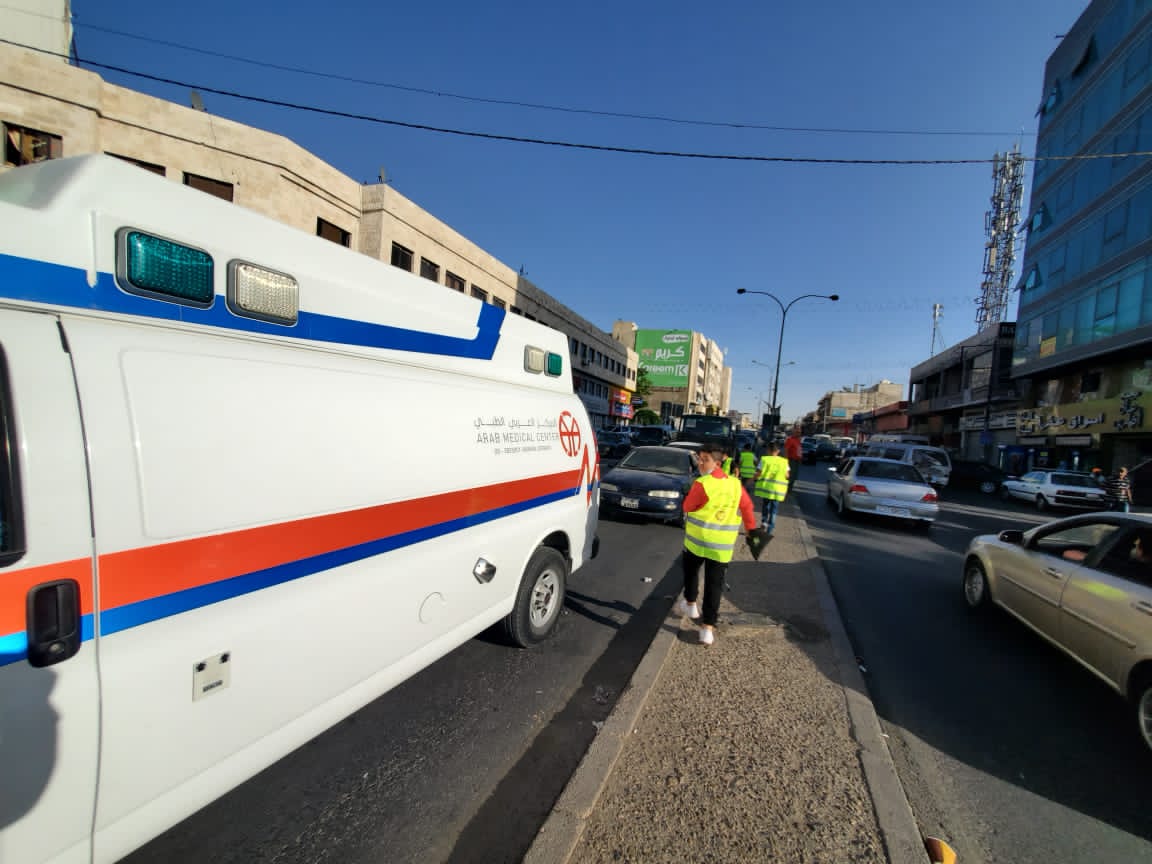 جمعية الاصايل للأبداع والفن التشكيلي توزع أكياس خاصة بالسيارات بالعاصمة والمفرق .. صور 