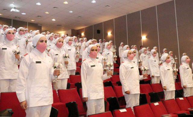 كلية الأميرة منى للتمريض تقيم حفل إضاءة الشموع للفوج الثاني والعشرين من مرشحات الكلية