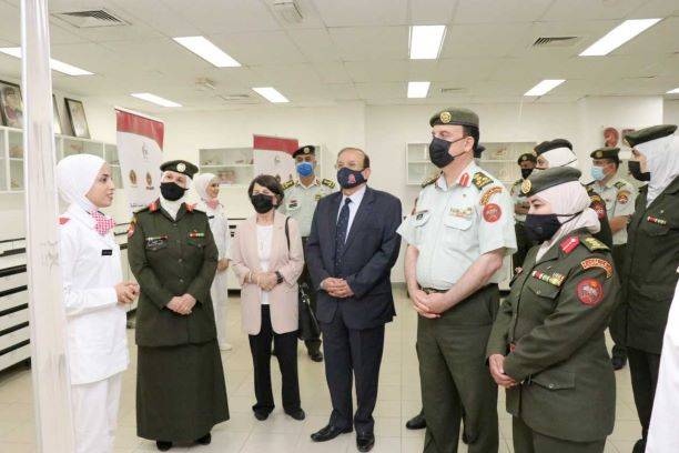 كلية الأميرة منى للتمريض تقيم حفل إضاءة الشموع للفوج الثاني والعشرين من مرشحات الكلية