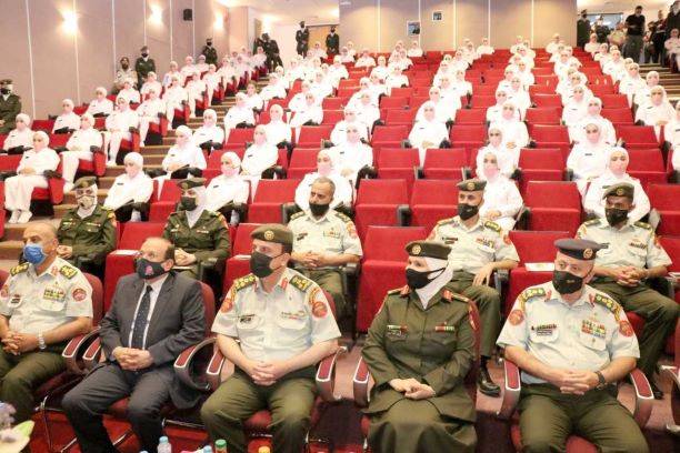 كلية الأميرة منى للتمريض تقيم حفل إضاءة الشموع للفوج الثاني والعشرين من مرشحات الكلية