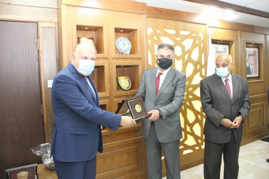 رئيس جامعة البلقاء التطبيقية يستقبل أمين عام اتحاد الجامعات العربية