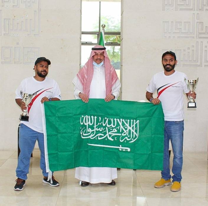 السفير السعودي لدى  الأردن يسقبل السائق الصالح وملاحه السويح