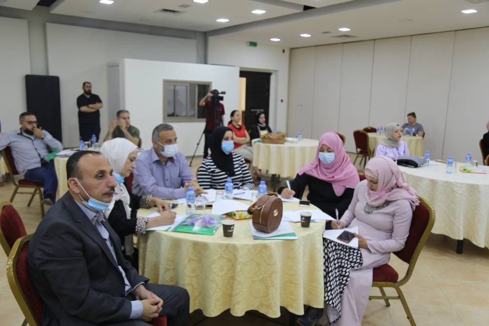 المطور يفتتح الورشة الختامية لإستراتيجية التوعية والتعليم البيئي فلسطين 