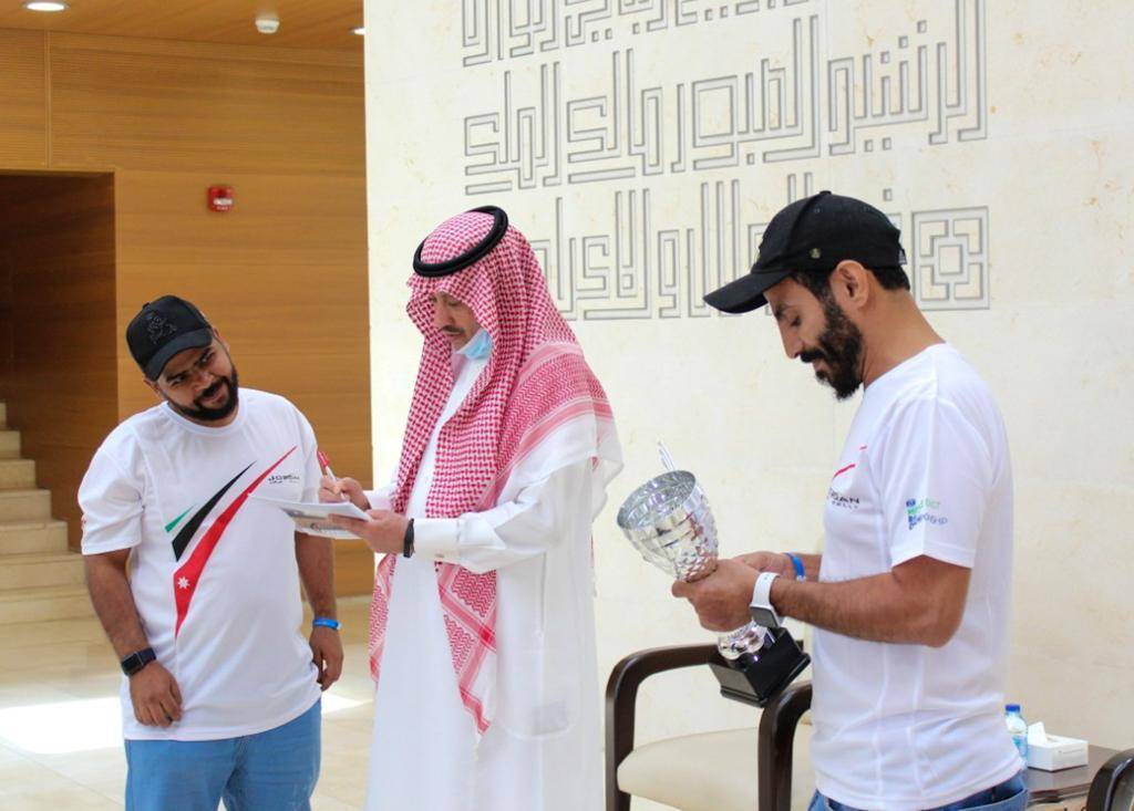 السفير السعودي لدى  الأردن يسقبل السائق الصالح وملاحه السويح