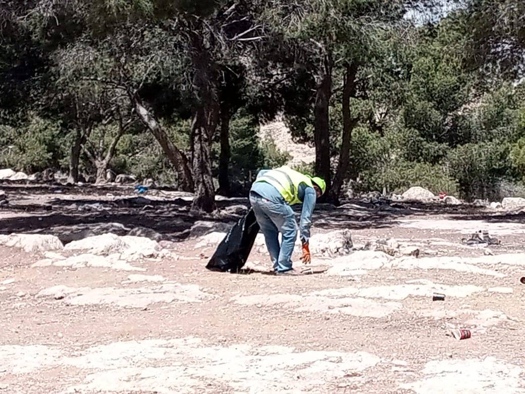الزهير : بلدية مادبا الكبرى نفذت حملة نظافة شاملة لجبل نيبو / منطقة صياغه 