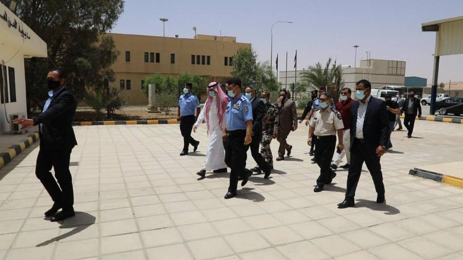 السفير السديري يطلع على سير العمل بمنفذ حالة عمارالمدورة الحدودي