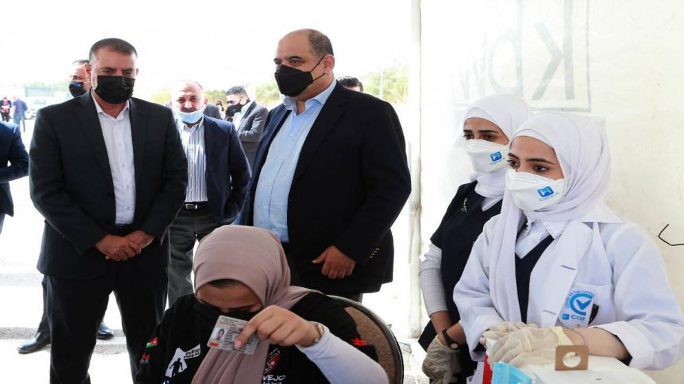 إعطاء لقاح كورونا لنحو 4 آلاف عامل بقطاع الاتصالات وتكنولوجيا المعلومات وريادة الأعمال