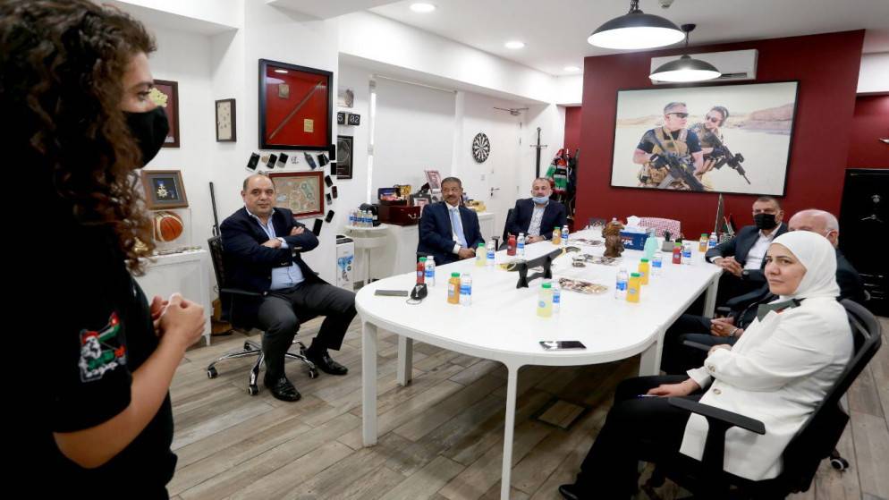 إعطاء لقاح كورونا لنحو 4 آلاف عامل بقطاع الاتصالات وتكنولوجيا المعلومات وريادة الأعمال