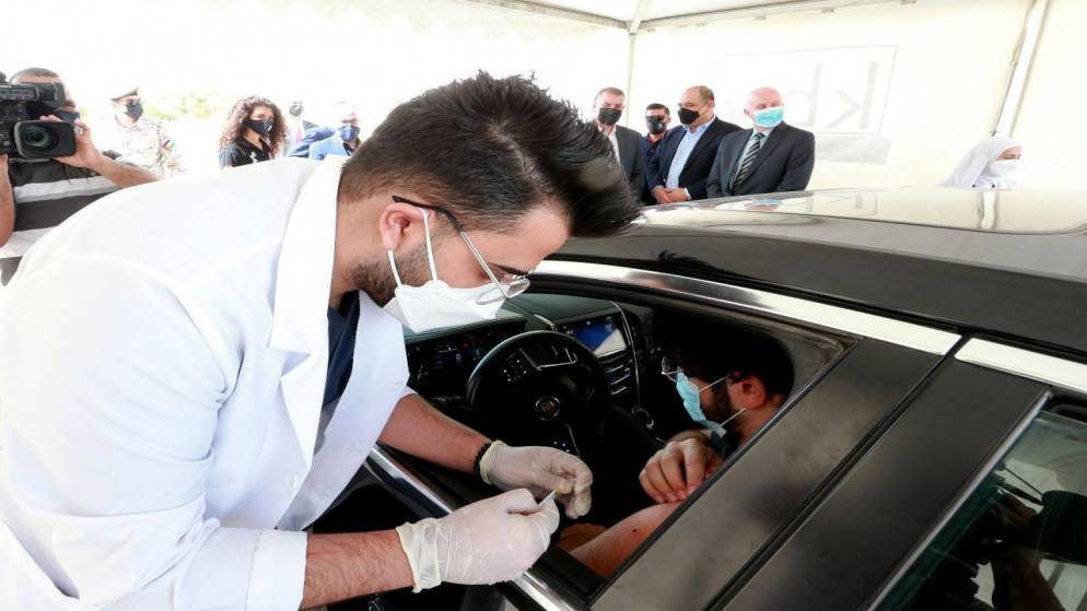 إعطاء لقاح كورونا لنحو 4 آلاف عامل بقطاع الاتصالات وتكنولوجيا المعلومات وريادة الأعمال