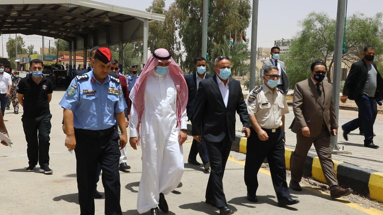 السفير السديري يطلع على سير العمل بمنفذ حالة عمار-المدورة الحدودي