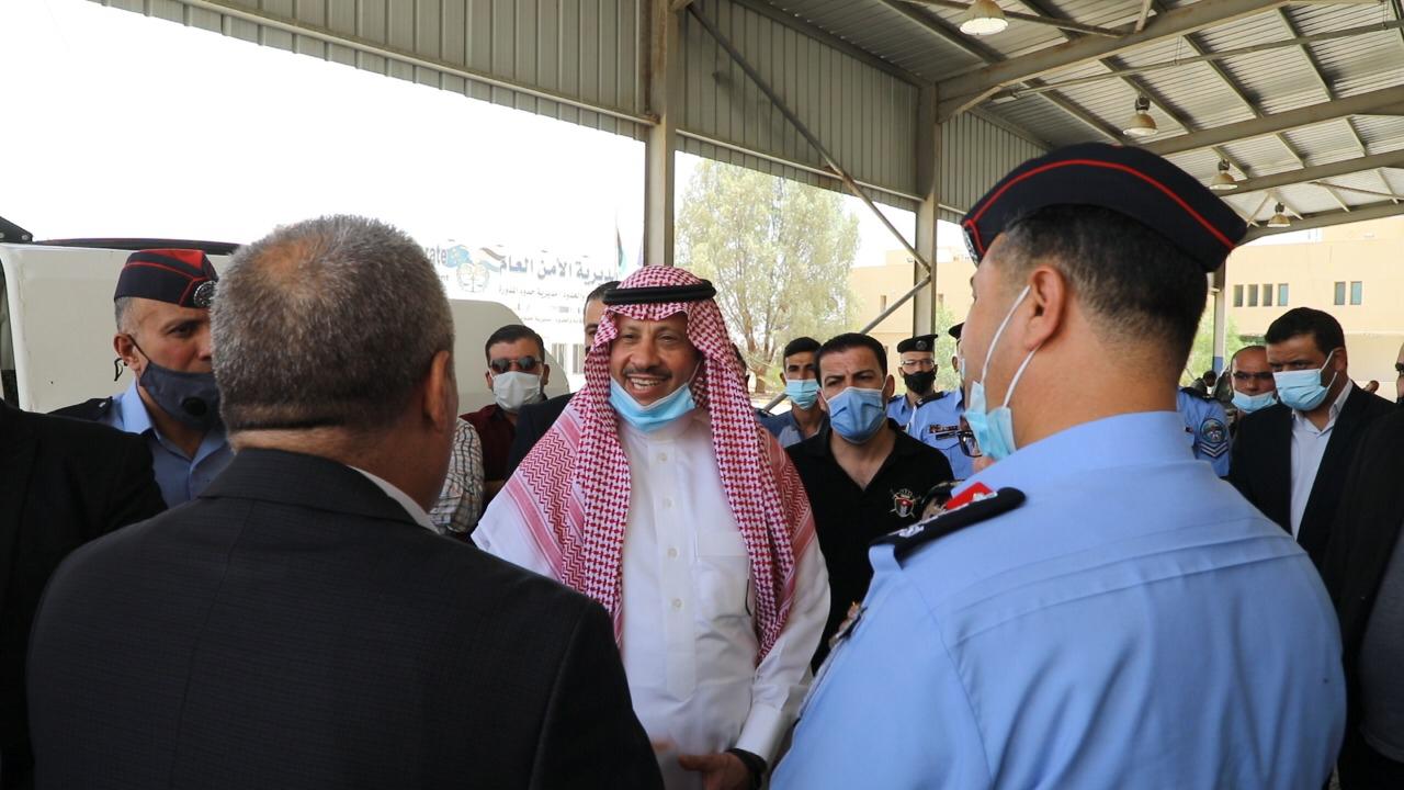 السفير السديري يطلع على سير العمل بمنفذ حالة عمار-المدورة الحدودي