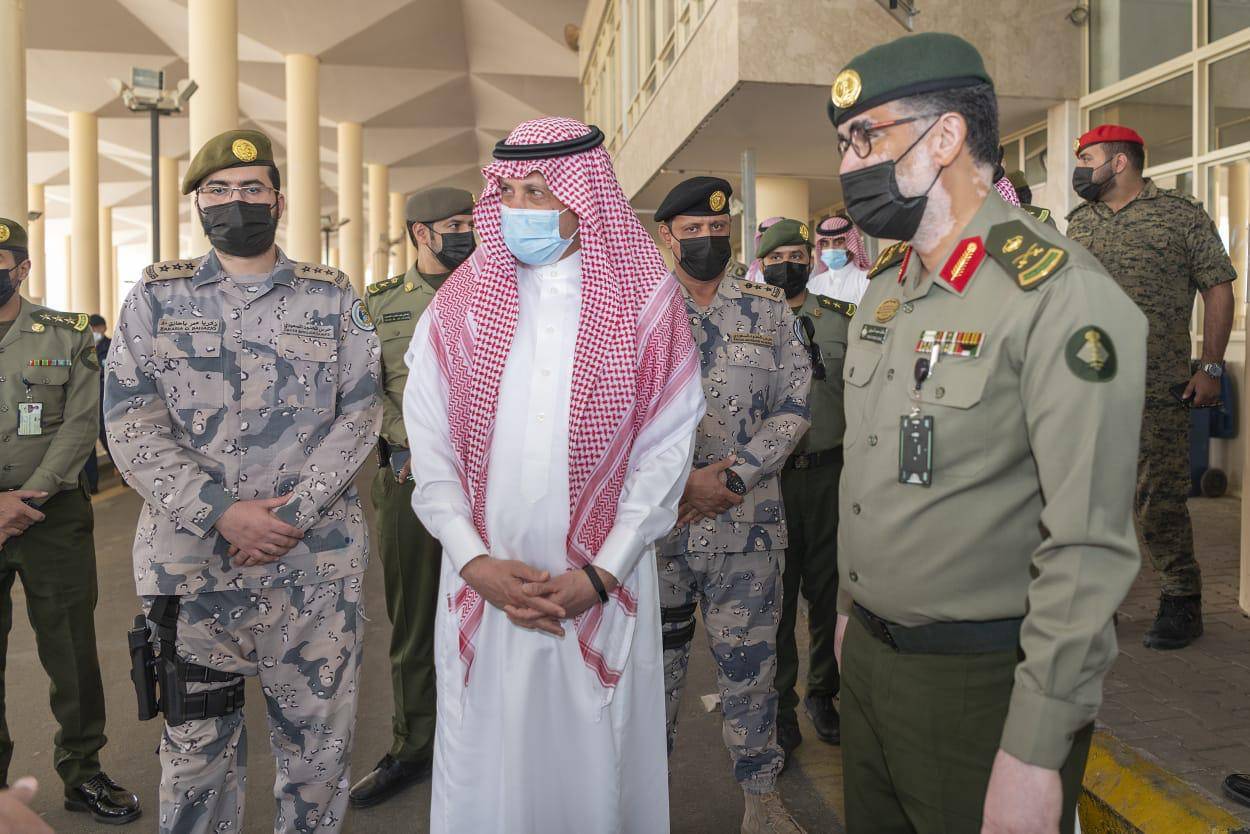 السفير السديري يطلع على سير العمل بمنفذ حالة عمار-المدورة الحدودي