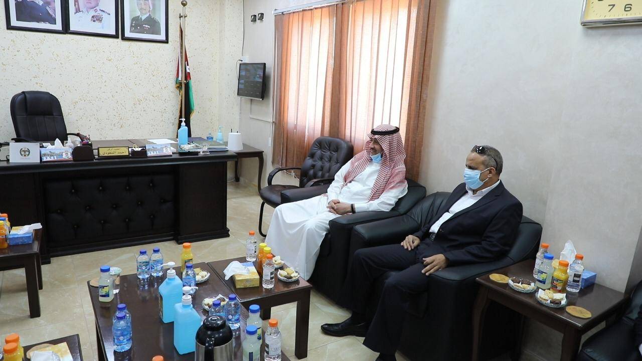 السفير السديري يطلع على سير العمل بمنفذ حالة عمار-المدورة الحدودي