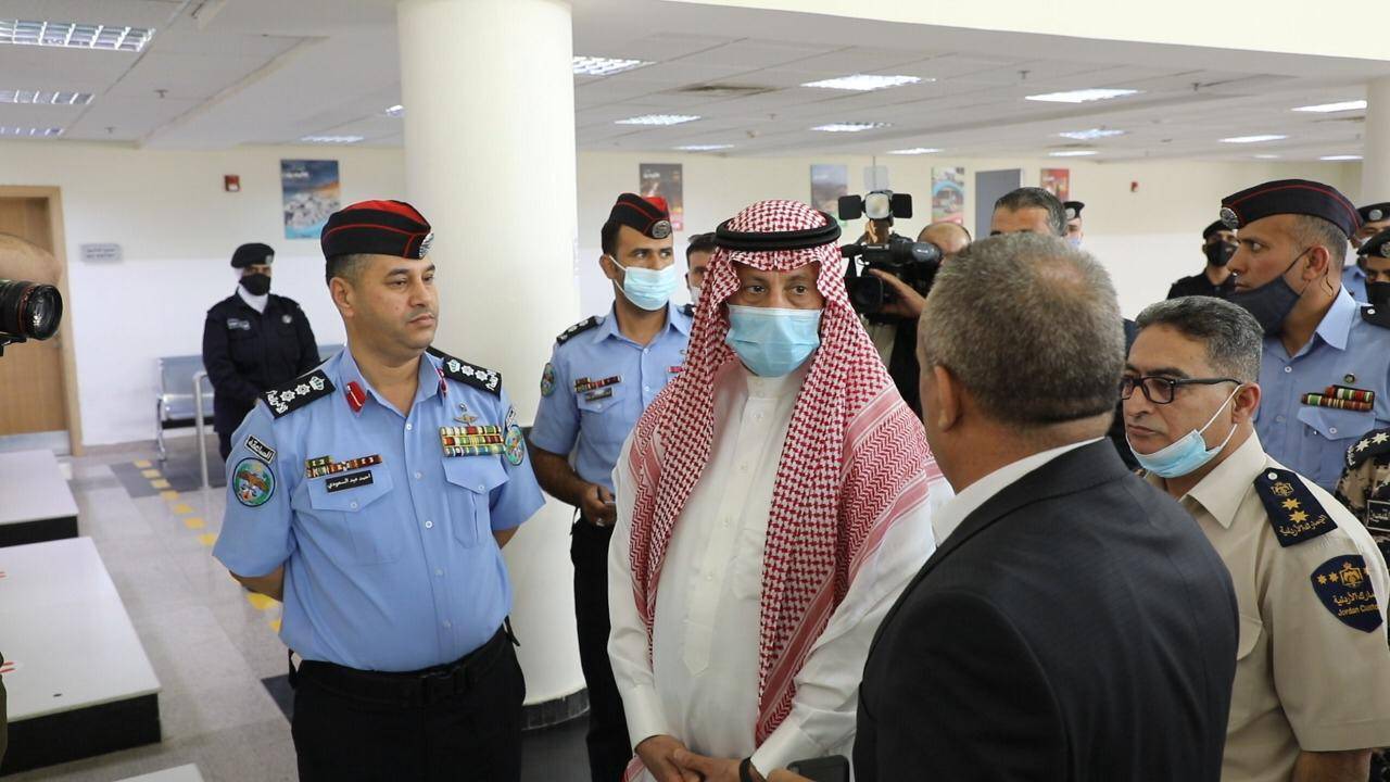 السفير السديري يطلع على سير العمل بمنفذ حالة عمار-المدورة الحدودي