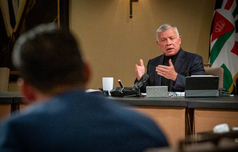 الملك يلتقي شخصيات في معان