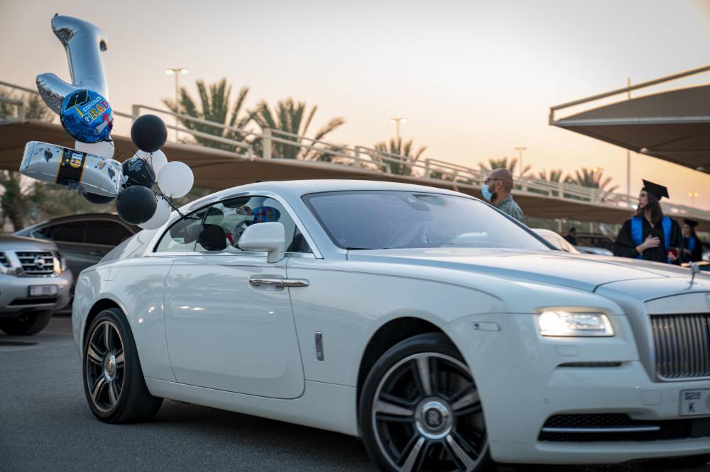 مشاهد من الفخر والفرح في اليوم الأول من حفل تخريج دفعة 2021 لجامعة عجمان .. فيديو 