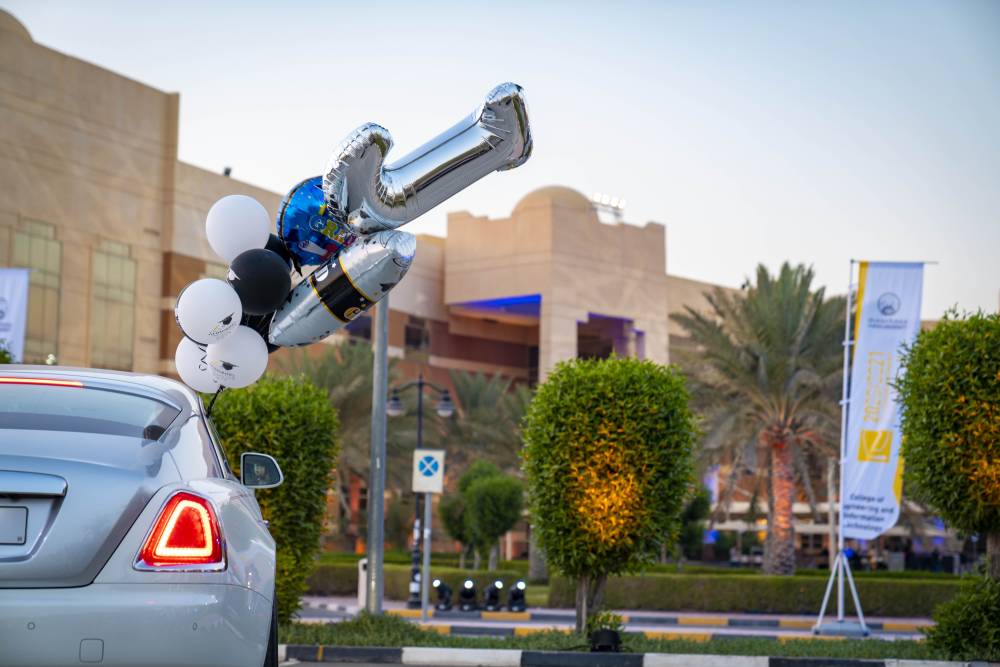 مشاهد من الفخر والفرح في اليوم الأول من حفل تخريج دفعة 2021 لجامعة عجمان .. فيديو 