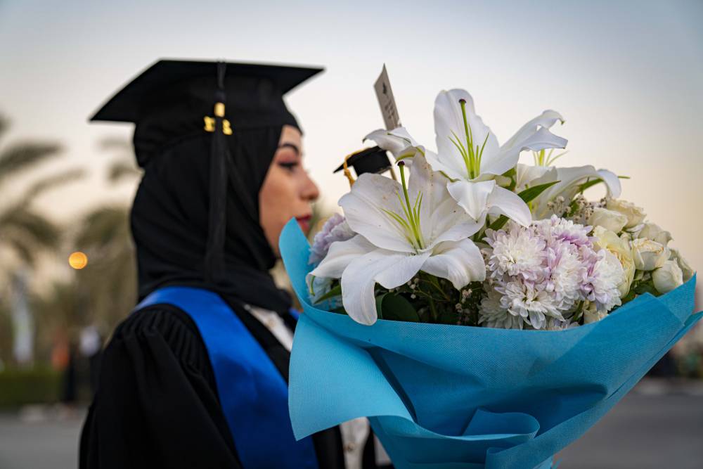 مشاهد من الفخر والفرح في اليوم الأول من حفل تخريج دفعة 2021 لجامعة عجمان .. فيديو 