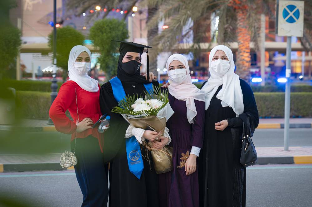 مشاهد من الفخر والفرح في اليوم الأول من حفل تخريج دفعة 2021 لجامعة عجمان .. فيديو 