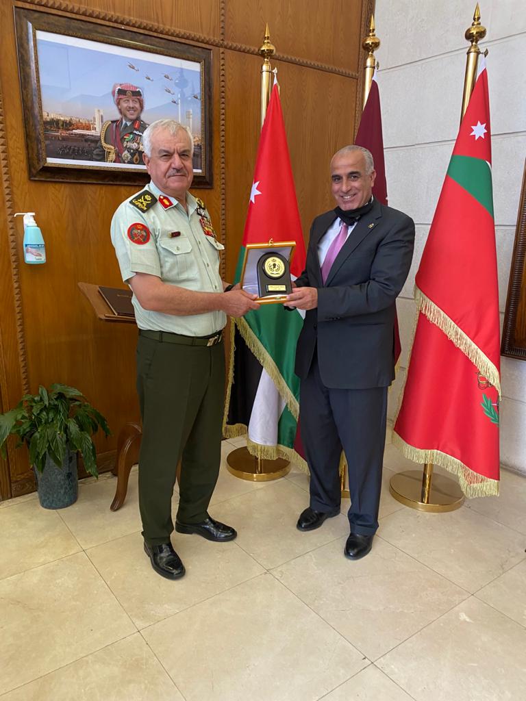 رئيس هيئة الأركان المشتركة يلتقي رئيس جامعة الحسين بن طلال