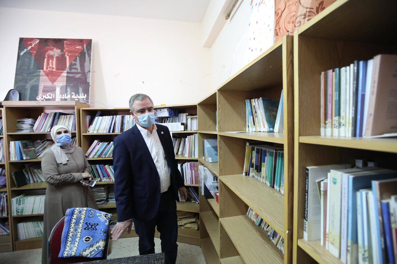 وزير الشباب في زيارة ميدانية لمحافظة مأدبا 