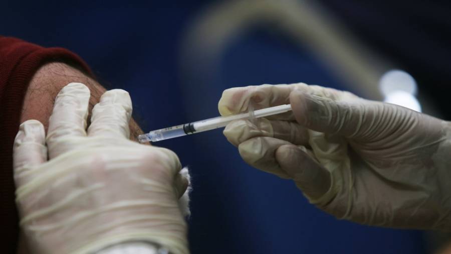 بدء المرحلة الثالثة من حملة إعطاء لقاح كورونا للقطاع التجاري اليوم