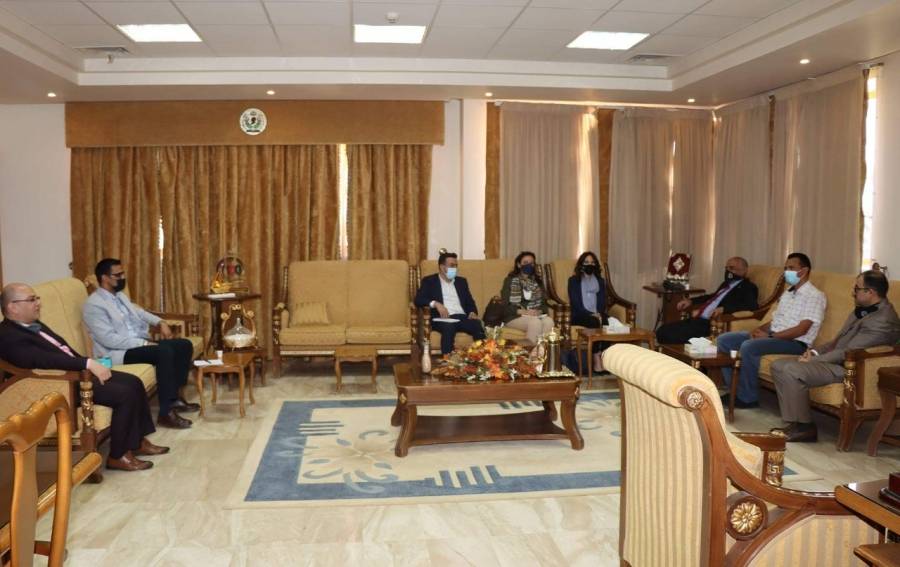 وفد من مؤسسة ولي العهد يزور جامعة الحسين بن طلال