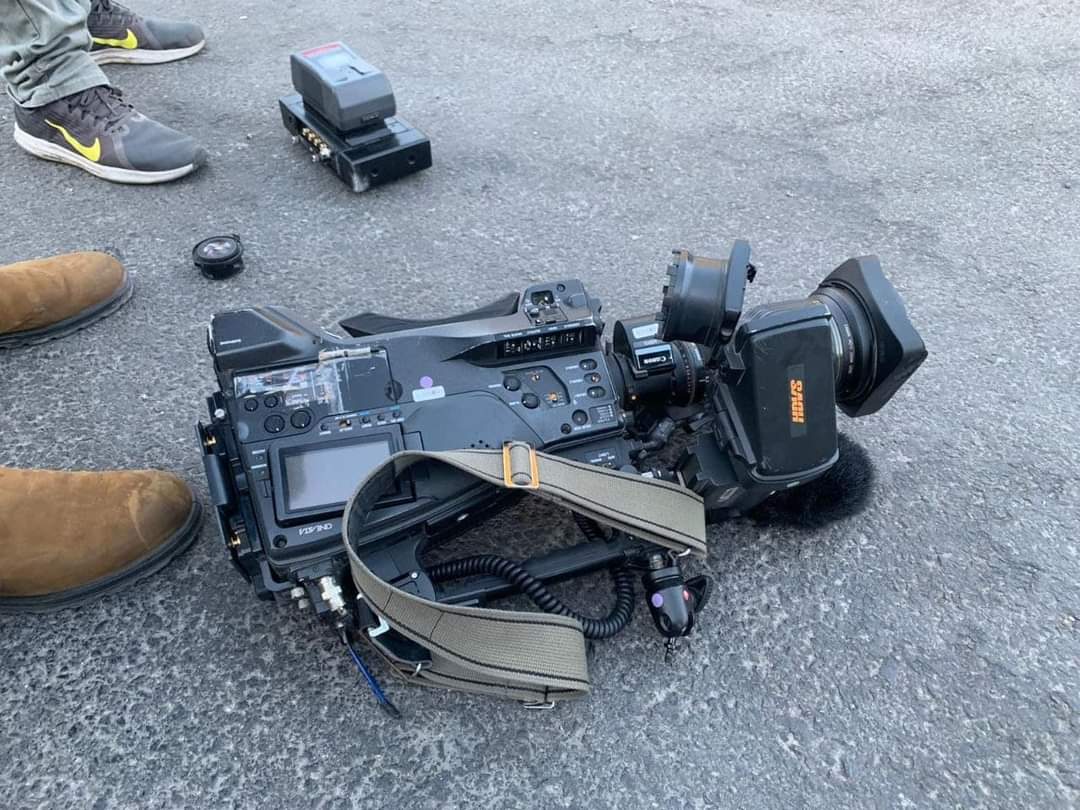 شاهد بالفيديو : الاحتلال يعتقل مراسلة الجزيرة جيفارا البديري في حي الشيخ جراح بالقدس ويعتدي عليها بالضرب