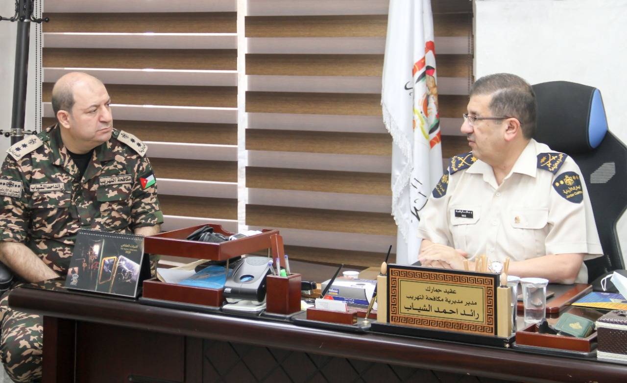 مدير عام الجمارك يتفقد مديرية مكافحة التهريب  