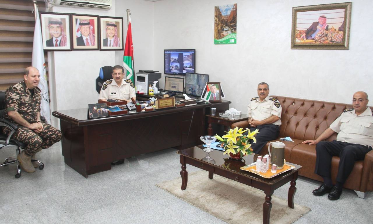 مدير عام الجمارك يتفقد مديرية مكافحة التهريب  