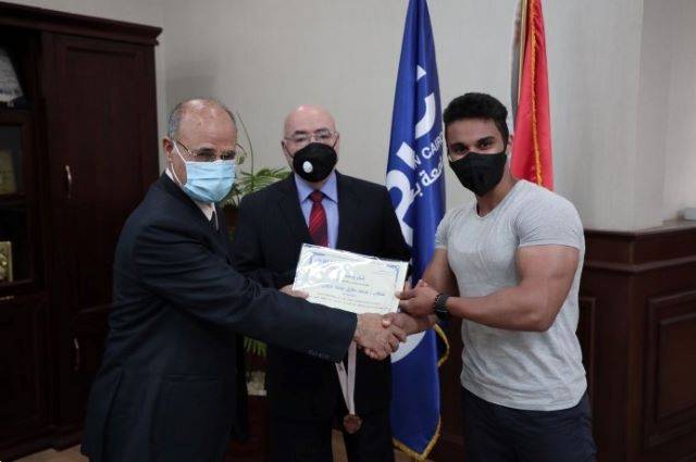 جامعة بدر تكرم طلابها الحاصلين على المراكز الأولى على مستوى الجامعات