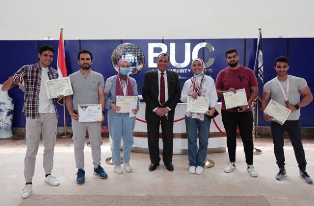 جامعة بدر تكرم طلابها الحاصلين على المراكز الأولى على مستوى الجامعات