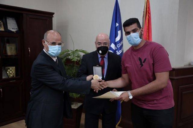 جامعة بدر تكرم طلابها الحاصلين على المراكز الأولى على مستوى الجامعات