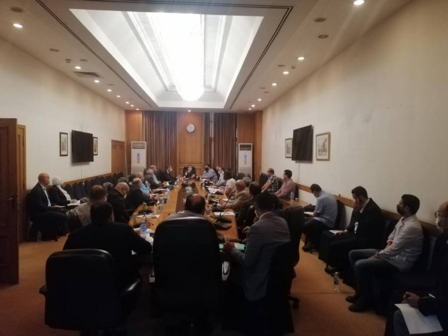 رئيس مستثمري بدر يجتمع مع أعضاء شعبة الادوات الكهربائية لبحث استفادة المصانع من مبادرة حياة كريمة