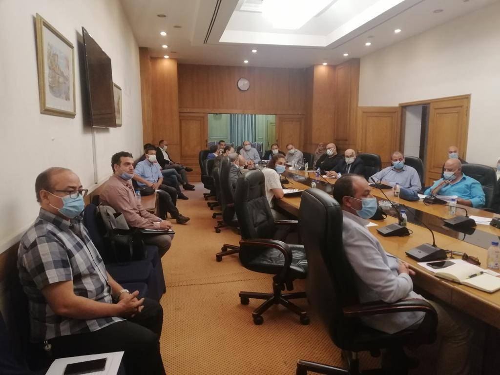 رئيس مستثمري بدر يجتمع مع أعضاء شعبة الادوات الكهربائية لبحث استفادة المصانع من مبادرة حياة كريمة
