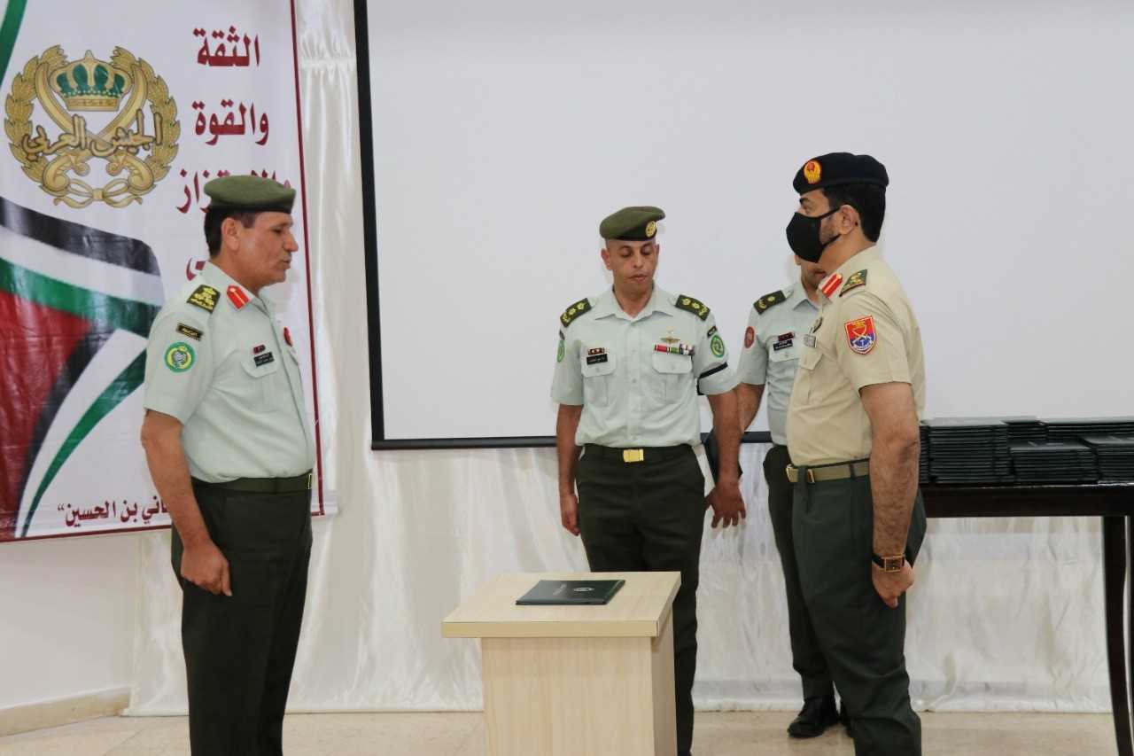 توزيع شهادات الدبلوم على الدارسين في دورة الدفاع 18 في كلية الدفاع الوطني الملكية الأردنية 