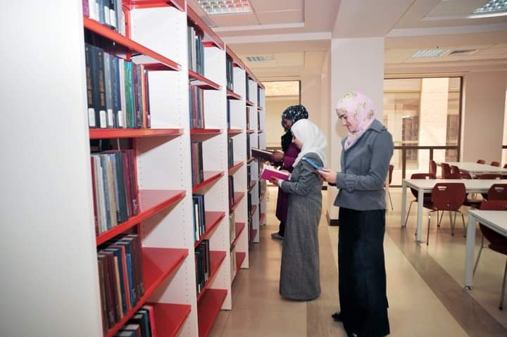 تسمية مكتبة جامعة العلوم والتكنولوجيا بمكتبة المئوية