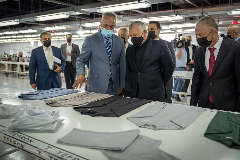 الملك يزور مصنعا للألبسة في إربد كان قد وجه بإنشائه لزيادة المشاريع التنموية