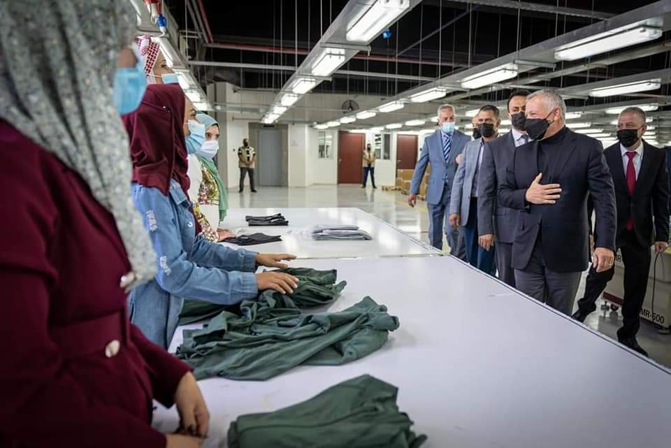 الملك يزور مصنعا للألبسة في إربد كان قد وجه بإنشائه لزيادة المشاريع التنموية