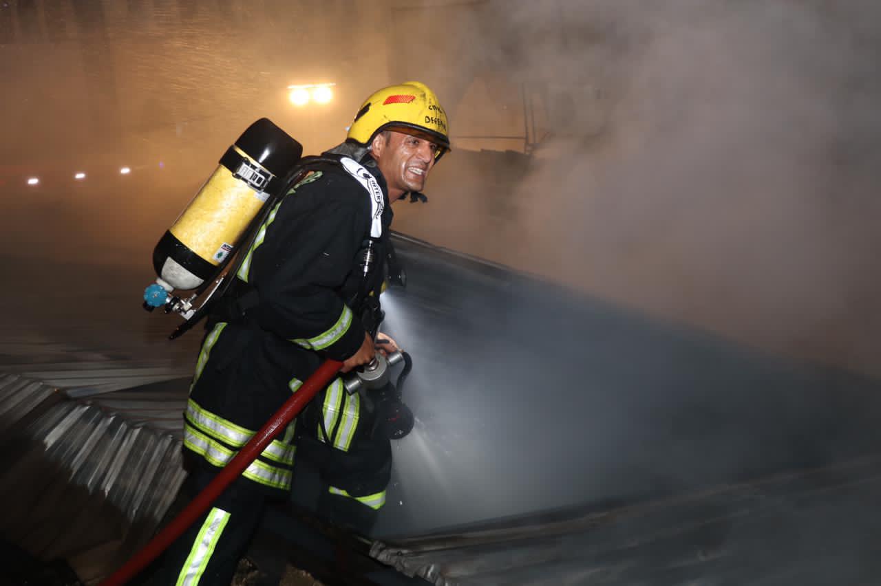 الدفاع المدني وشرطة وسط عمان يخمدوا حريق محلات تجارية في محافظة العاصمة دون اصابات تذكر