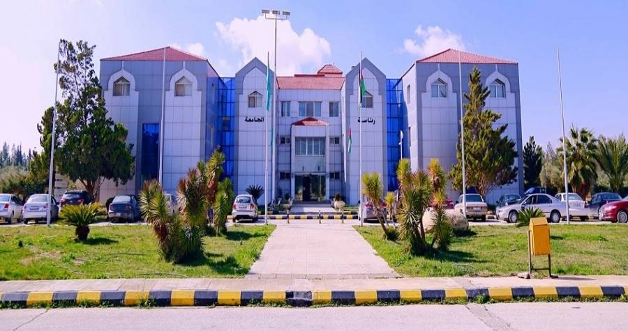 افتتاح معرض تشكيلي في جامعة آل البيت