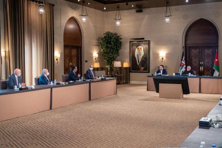 الملك يلتقي ممثلين عن القطاع السياحي صور