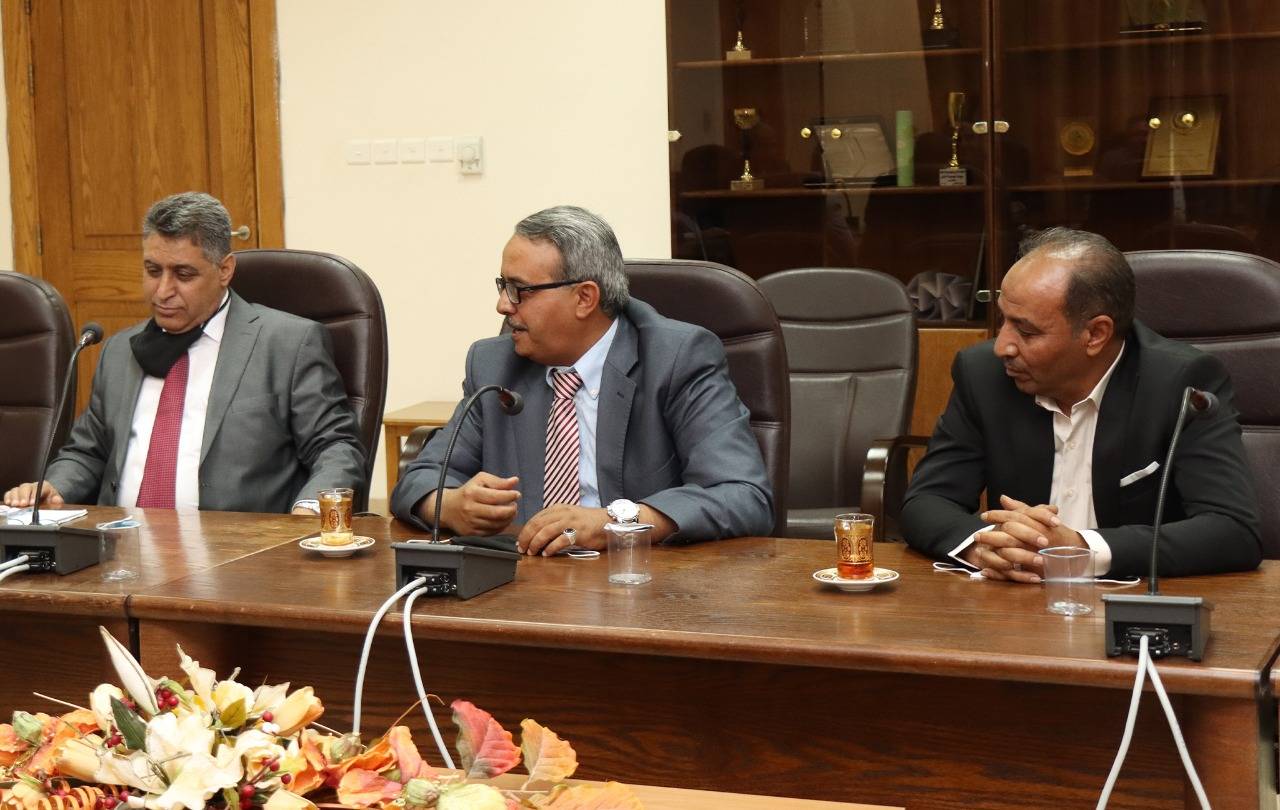 رئيس الوزراء الأسبق طاهر المصري يزور جامعة الحسين بن طلال 