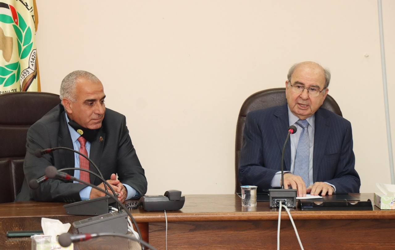 رئيس الوزراء الأسبق طاهر المصري يزور جامعة الحسين بن طلال 