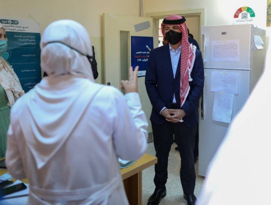 ولي العهد يتفقد عيادة لقاح كورونا في مركز صحي البتراء الشامل. فيديو