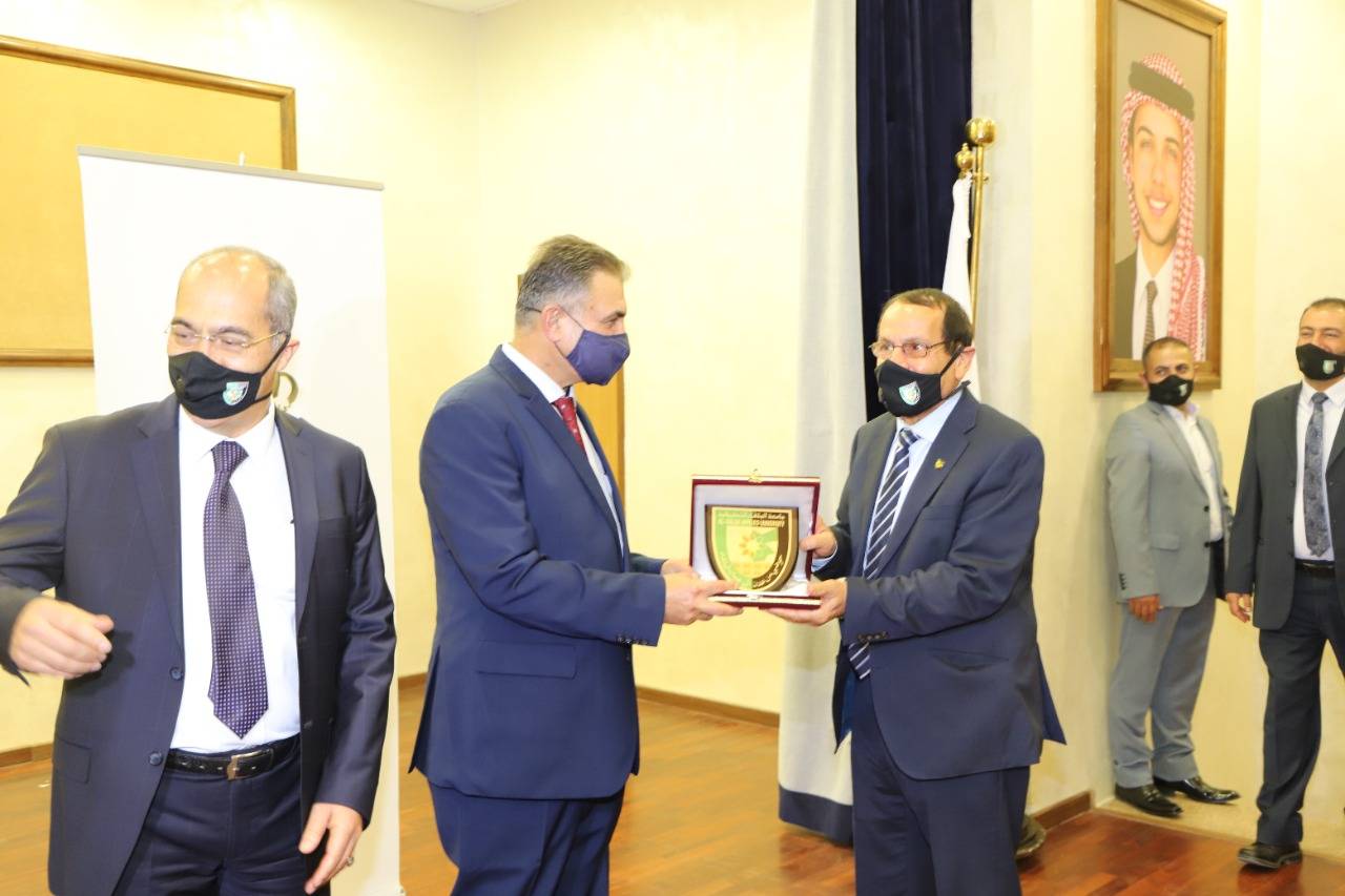 رئيس جامعة البلقاء التطبيقية لخريجي فوج المئوية : انتم ثروة هذا الوطن ومحط اهتمام ورعاية القيادة الهاشمية 