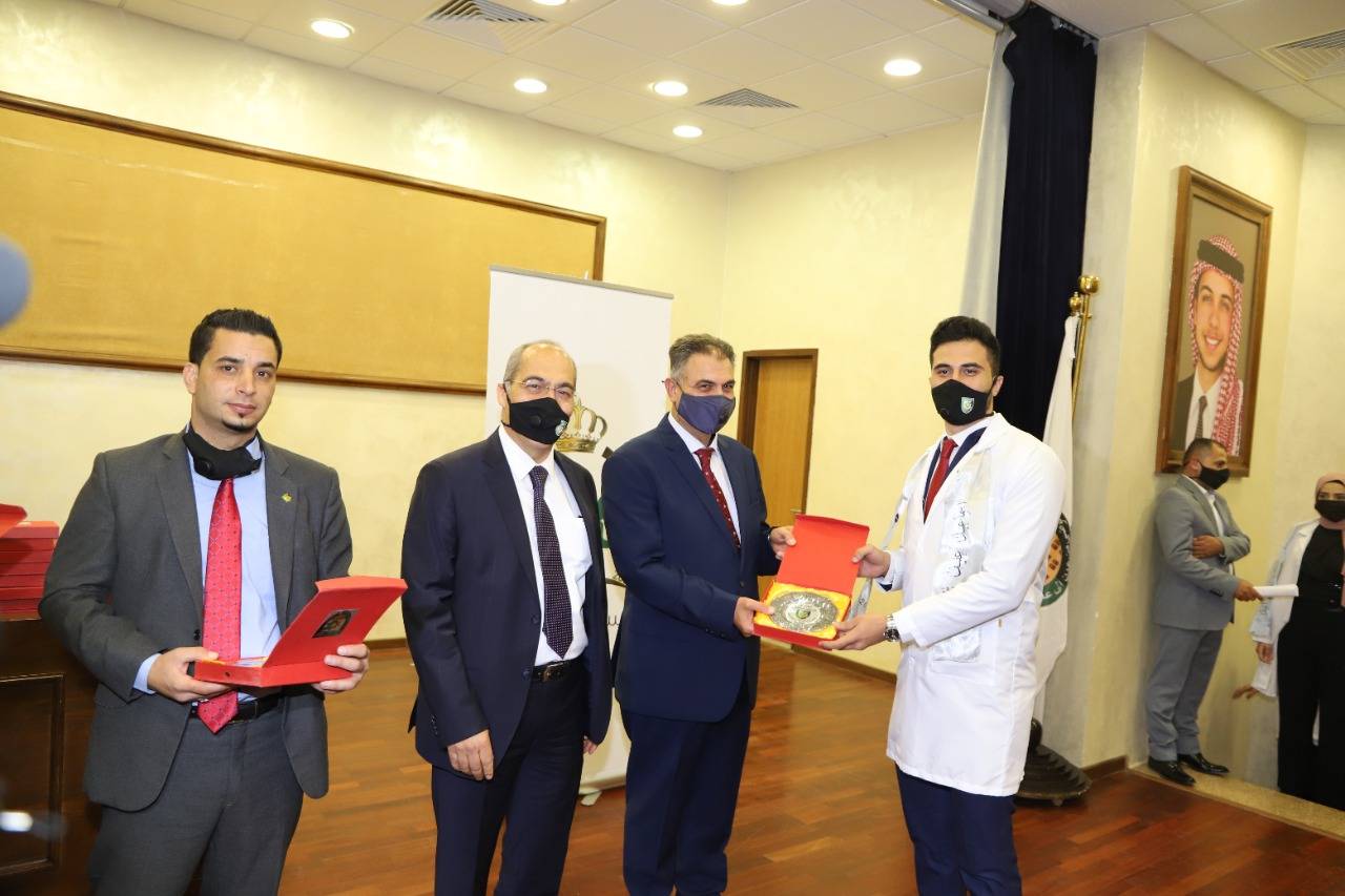 رئيس جامعة البلقاء التطبيقية لخريجي فوج المئوية : انتم ثروة هذا الوطن ومحط اهتمام ورعاية القيادة الهاشمية 