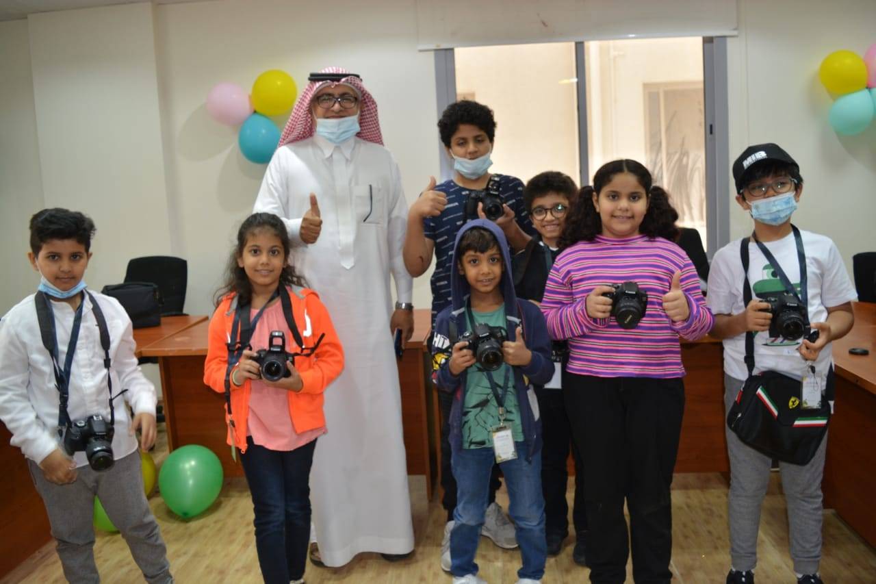 أعضاء منتدى الإعلام السعودي الدولي في زيارة الجمعية الأيدي الحرفية بمحافظة جدة